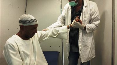 محافظ أسوان: تقديم الرعاية العلاجية لـ 1140 مواطنا بنصر النوبة