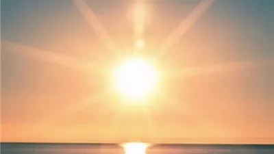 تجنب أضرار الشمس في فصل الصيف: طرق الحماية والاستمتاع بأمان