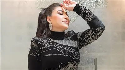 طباعة التنين.. تعرف على سعر فستان بوسي 