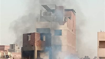 إخماد حريق أعلى عقار بعزبة النخل دون إصابات