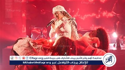 النجمة اليانا تُطلّ بالكوفيّة وتُغنّي بالعربي في البرنامج الأميركيّ الأشهر The Late Show مع ستيفن كولبير بيروت 