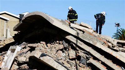  بعد 116 ساعة.. انقاذ رجل من تحت الأنقاض في جنوب إفريقيا