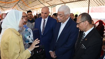 رئيس جامعة المنوفية يتفقد 38 مشروعا بمعرض المشروعات الهندسية