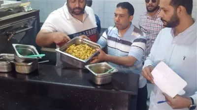 إعدام طن ونصف أغذية فاسدة بالشرقية