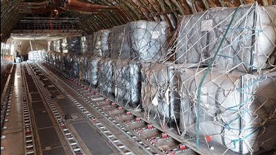 عاجل.. مطار العريش يستقبل ثاني طائرة مساعدات محملة بـ 1530 خيمة ضمن الأولي والبالغة 4 طائرات