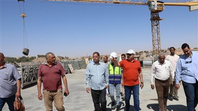 أشرف عطية يتفقد الأعمال الجارية بمشروع محور خزان أسوان بنهر النيل