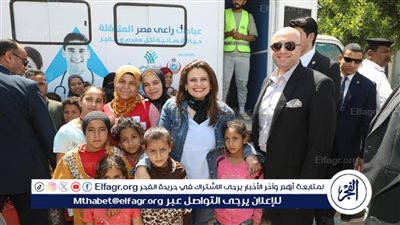 محافظ بني سويف ووزيرة الهجرة يتفقدان قافلة طبية