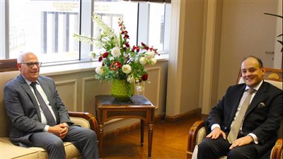 وزير الصناعة يلتقي محافظ بورسعيد لبحث تعزيز الأنشطة الصناعية والاستثمارية بالمحافظة