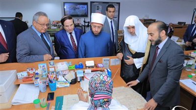 رئيس رابطة الجامعات الإسلامية في جولة تفقدية لمكتبة الإسكندرية