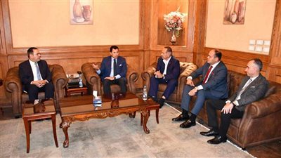 وزير الشباب والرياضة يناقش متطلبات نادي بورسعيد الجديد