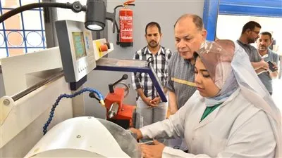 محافظ أسيوط يتفقد امتحانات العملي لطلاب الكلية المصرية الألمانية للتكنولوجيا