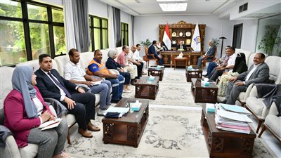 محافظ قنا يتابع تشغيل المرافق بمشروعات الصحة والإسعاف بقرى حياة كريمة