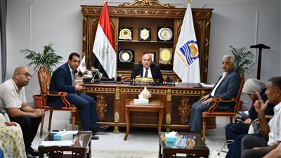 الداودي يناقش مقترح انشاء مقر جديد لبنك الدم الاقليمي بقنا 