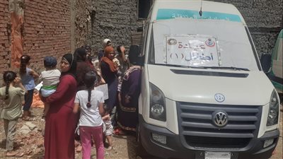 الكشف على 1336 مريضا في قافلة علاجية بقرية ميت العز بالدقهلية 