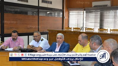 سكرتير الإسماعيلية يناقش أماكن وضع الإعلانات بالشوارع الرئيسية وآليات تطبيق رسوم النظافة