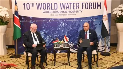 الدكتور سويلم يلتقى وزير المياه الناميبي ورئيس مرفق المياه الافريقي