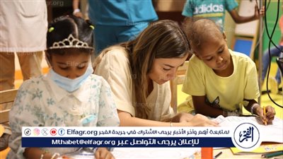 متعافية امريكية من السرطان تجوب العالم وتروي تجربتها لدعم الأطفال بمستشفى أورام الأقصر