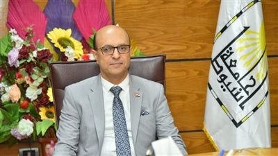 المنشاوي يستعرض تقريرا حول إنجازات جامعة أسيوط البحثية