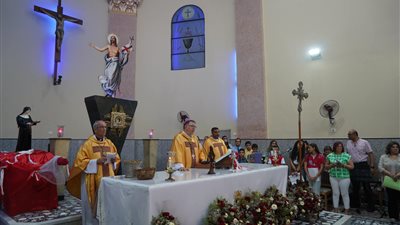 مطران الكنيسة اللاتينية بمصر يحتفل بعيد القديسة ريتا بالإسكندرية