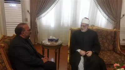 وكيل الأزهر يقدم واجب العزاء للسفير الإيراني في وفاة الرئيس 