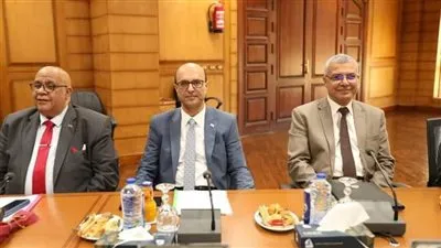 رئيس جامعة أسيوط يشارك اجتماع المجلس الأعلى للجامعات بجامعة كفر الشيخ