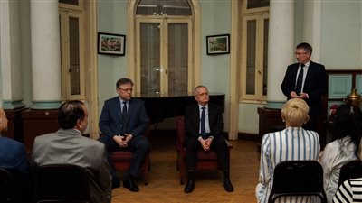 السفارة الروسية تنظم مائدة مستديرة لمناقشة تعزيز التعاون في مواجهة التحديات المشتركة