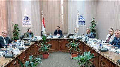 لجنة قيادات جامعة بنها تستقبل المتقدمين للوظائف القيادية