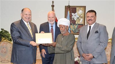 محافظ أسيوط يسلم 60 مركب صيد على الأسر الأولى بالرعاية