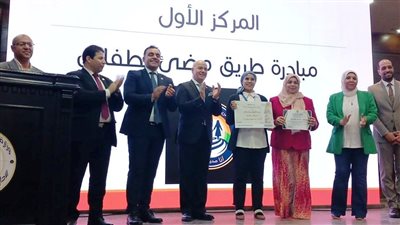 محافظ أسوان يقدم التهنئة لمبادرة 