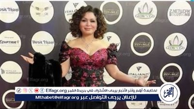 حسين فهمي ويسرا يتألقون على الريد كاربت في مهرجان الجونة