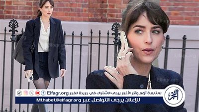 داكوتا جونسون وحيدة في موقع تصوير The Materialists