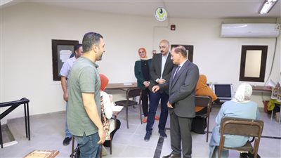 رئيس مياه أسيوط يتفقد أداء العاملين على اختبارات المسار الوظيفي للترقية
