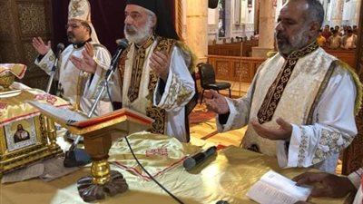 الأنبا باسيليوس يترأس القداس الإلهي لطلبة الصف الثالث الثانوي بالإيبارشية