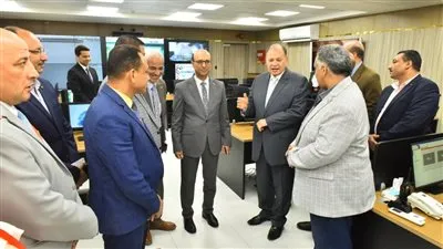 محافظ ورئيس جامعة أسيوط يتفقدان مركز سيطرة الشبكة الوطنية للطوارئ