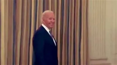 ابتسامة بايدن تتحول لحملة دعاية لصالح ترامب.. ما القصة؟