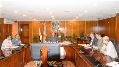 محافظ أسيوط يناقش الاستعدادات النهائية لاستقبال امتحانات الثانوية العامة