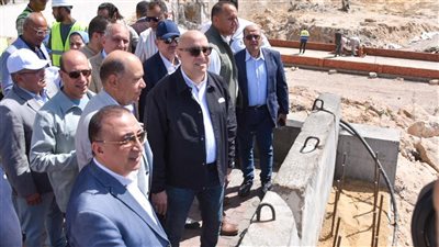 وزير الإسكان ومحافظ الإسكندرية يتفقدان الكورنيش من المنتزه إلى فندق المحروسة