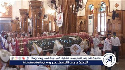 نقل جسد الأنبا إبرام في بداية الاحتفال بتنيحه (صور)