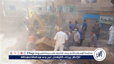 ونش رفع اثاث وراء حادث انهيار عقار ميت غمر.