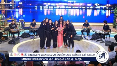 هالة خليل وفريق 