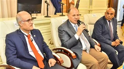 سعد وعبدالمولى يلتقيان طلاب برنامج المساحة والخرائط بآداب أسيوط