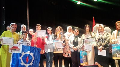 التعليم تكرم الطلاب المبدعين الفائزين في مسابقتي 