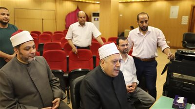 رئيس قطاع المعاهد الأزهرية يواصل متابعة سير امتحانات الثانوية