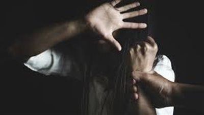 صوروها وهددوها بـ 