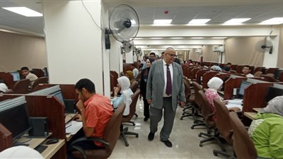 رئيس جامعة الأقصر يتفقد سير أعمال امتحانات كلية الطب