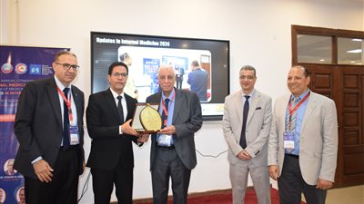 رئيس جامعة بنها يفتتح المؤتمر العلمي السنوي لأمراض الباطنة (صور)