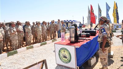 الفريق أسامة عسكر يشهد تنفيذ البيان العملي لإجراءات التأمين التخصصي بالجيش الثالث