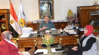 محافظ أسيوط يواصل متابعته للموقف التنفيذي لمشروعات حياة كريمة