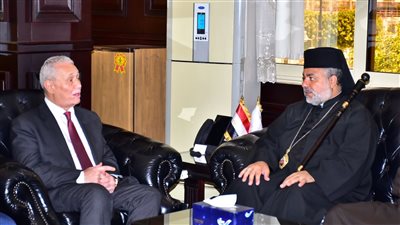 محافظ الأقصر يستقبل مطران الأقباط الكاثوليك للتهنئة بمناسبة حلول عيد الأضحى المبارك