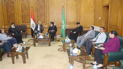محافظ القليوبية يستقبل وفد كنسي لتقديم التهنئة بعيد الأضحى المبارك